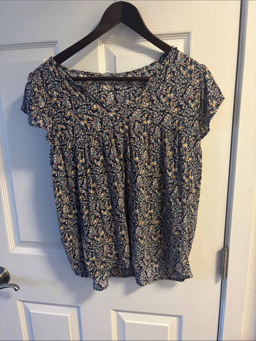 Old Navy Navy Floral Flutter-Sleeve Blouse